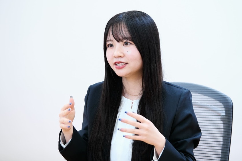 楽天証券 アセット事業部 アソシエイトの寺原ありさ〈てらばる・ありさ〉さん（撮影・佐藤創紀／朝日新聞出版写真映像部）