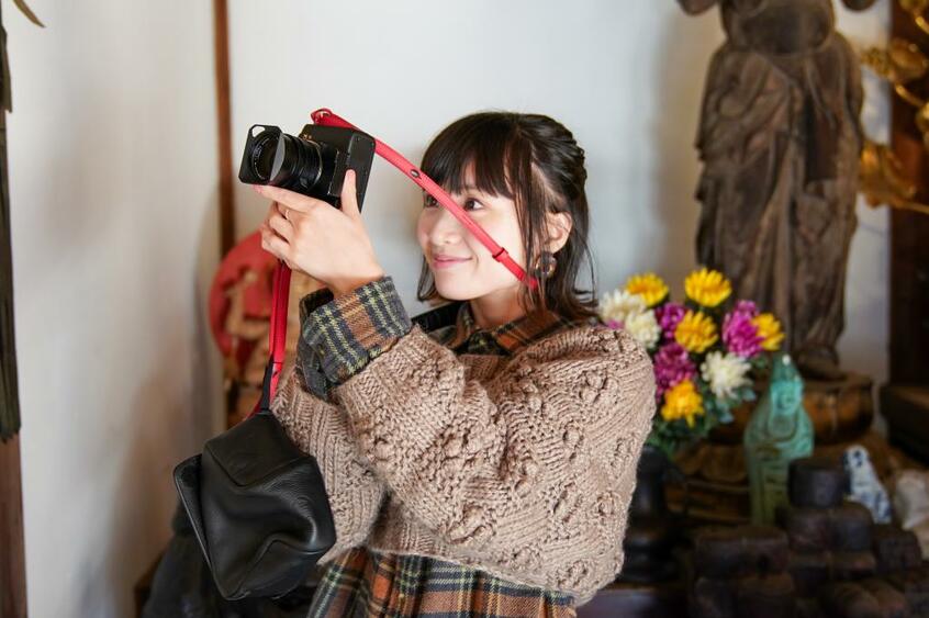 有安杏果(ありやす・ももか)/1995年3月15日生まれ。歌手、写真家。0歳から芸能活動を始め、CMやドラマ、MVなどに出演多数。2017年3月、日本大学芸術学部写真学科卒業。芸術学部長特別表彰受賞。写真学科奨励賞受賞。2009年7月から8年間アイドルグループで活動し、2018年1月卒業。2019年1月、音楽や写真などを通して表現し伝えていく活動を発表。有安杏果オフィシャルサイト(https://www.ariyasumomoka.jp/)「サクラトーン」「虹む涙」ストリーミング&ダウンロード配信スタート!(https://www.ariyasumomoka.jp/extra/sakura_tears/)