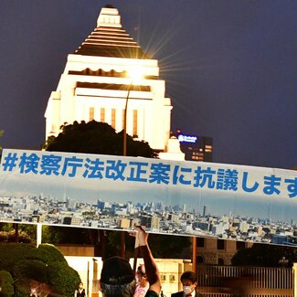 安倍政権当時の“切れ者”事務次官が裁判で答えに詰まった場面とは 「表に出しにくい話でも?」