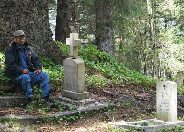 ボブ・サムさんが守る森の墓地には、彼の家族も眠る（撮影／あずみ虫）