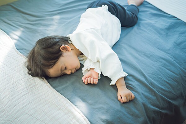 体温の高い幼児は、寝返りをよく打ちますね