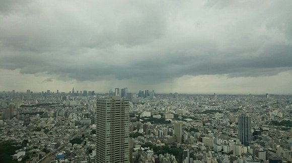 東京池袋から見えた雨柱の様子