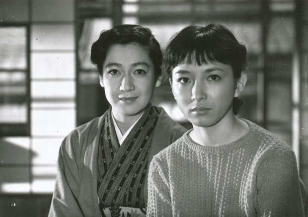 「東京暮色」の長女役・原節子（左）と次女役の有馬稲子