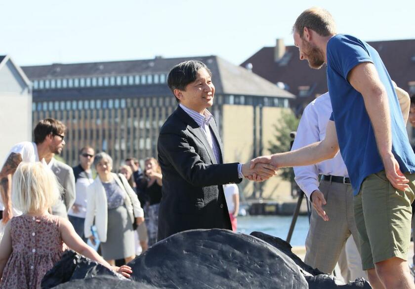 皇太子時代の2017年、デンマークのコペンハーゲンを訪問した（代表撮影)