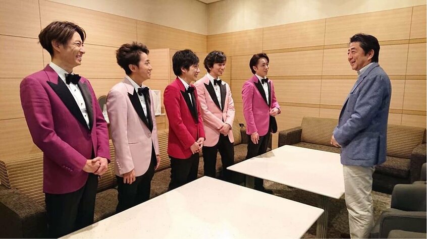 嵐の東京ドームでのコンサート観賞後、メンバーと面会した安倍晋三元首相