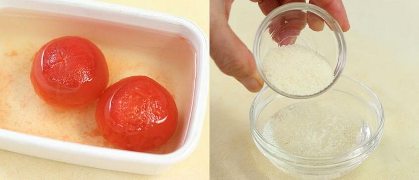 【ワンポイントアドバイス】湯むきしたトマトは、温かいシロップに浸けて果肉に甘みを含ませる。(左) ゼラチンに水を加えるのではなく、水に振り入れるようにすると戻りやすい。 (撮影/写真部・松永卓也)