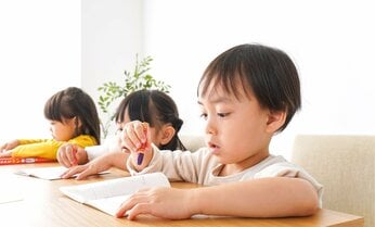 数字も漢字も大好きな年長男子「いつから中学受験の勉強を始めればいい?」 母の質問に「親の下心に注意」とプロが答える理由