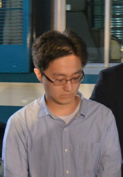 逮捕後に移送される北島瑞樹容疑者＝１８日午後８時３５分、警視庁池袋署（Ｃ）朝日新聞社