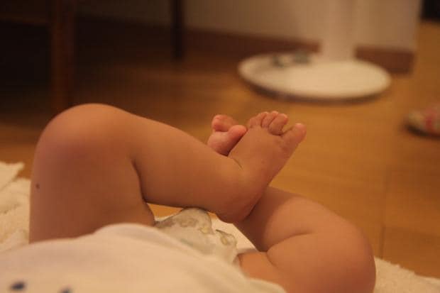 赤ちゃんのおちんちんが包茎なのは、全世界共通だ。宗教儀式や風習として乳児の包皮の一部を切除する、「割礼」を行う国や地域もある（撮影／編集部・常冨浩太郎）