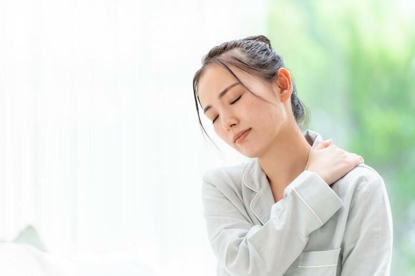 ぶり返す肩こりは本当につらいものです　※写真はイメージです　(c)GettyImages