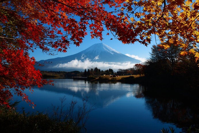 田貫湖の真東には富士山の雄姿、湖面に映る富士山もぜひカメラに収めたい