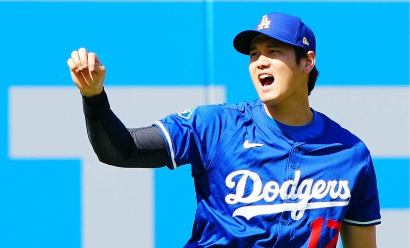 投球練習をする大谷(日刊スポーツ)