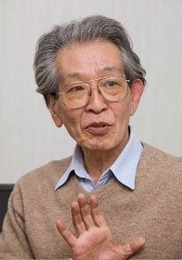 広瀬隆（Takashi Hirose）1943年生まれ。早稲田大学理工学部卒。公刊された数々の資料、図書館データをもとに、世界中の地下人脈を紡ぎ、系図的で衝撃な事実を提供し続ける。メーカーの技術者、医学書の翻訳者を経てノンフィクション作家に。『東京に原発を！』『ジョン・ウェインはなぜ死んだか』『クラウゼヴィッツの暗号文』『億万長者はハリウッドを殺す』『危険な話』『赤い楯――ロスチャイルドの謎』『私物国家』『アメリカの経済支配者たち』『アメリカの巨大軍需産業』『世界石油戦争』『世界金融戦争』『アメリカの保守本流』『資本主義崩壊の首謀者たち』『原子炉時限爆弾』『福島原発メルトダウン』などベストセラー多数
