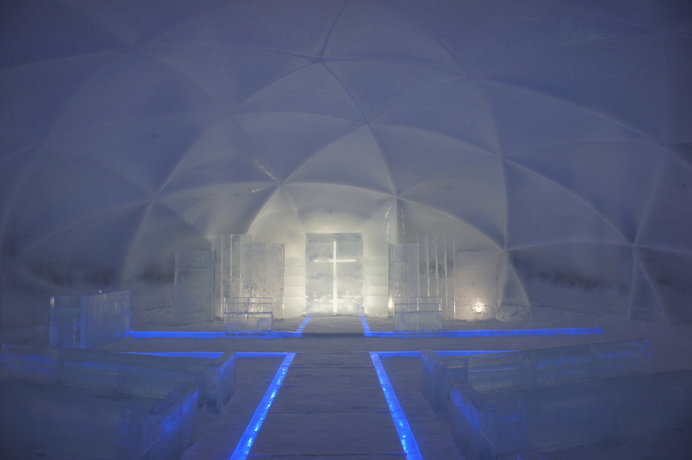 アイスヴィレッジの氷の教会