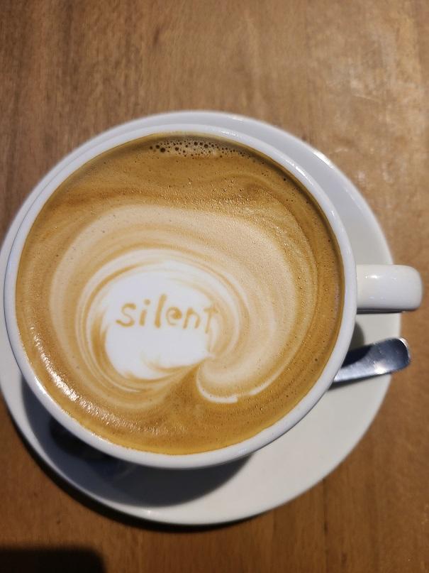 「Anea cafe 松見坂店」では依頼をすれば「silent」のカフェアートをしてくれる（撮影/上田耕司）