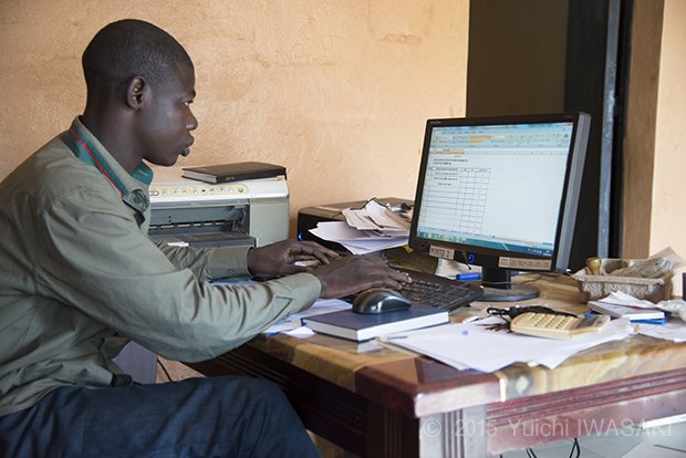 文書作成の代行を営む男性の事務所　バマコ・マリ　2014年／Bamako,Mali 2014