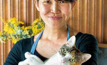 「ごはんなんて、納豆にシラスでいいやー」八方塞がりの育児中に、「伝説の家政婦」志麻さんと出会うとどうなる?