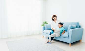 「家では英語」のルールは押し通すべき? 子どもが骨折したとき、バイリンガル子育てはどうするのが正解か