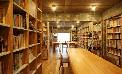 宮崎駿のファンタジー短編マンガの異世界に引き込まれる心地よさ ブックカフェ「KAIDO books＆coffee」おすすめ5冊