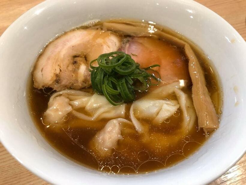 海老ワンタン醤油らぁ麺は一杯1100円（筆者撮影）