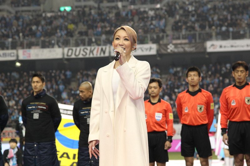 倖田來未 Jリーグ開幕25周年オープニングゲームで国歌独唱