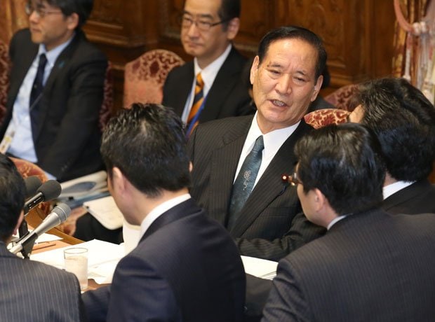 ＴＰＰ特別委員会で追求される西川衆院議員　（ｃ）朝日新聞社