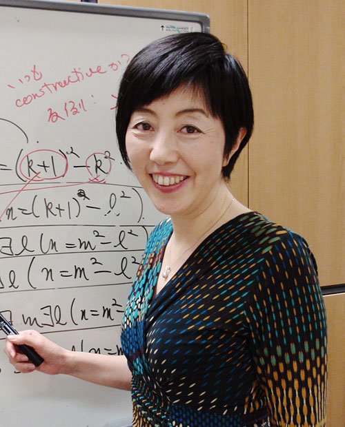 新井紀子さん（５２）国立情報学研究所教授数学者。２００６年から現職。１１年から「ロボットは東大に入れるか」プロジェクトディレクターを務める（撮影／編集部・瀬川茂子）
<br />