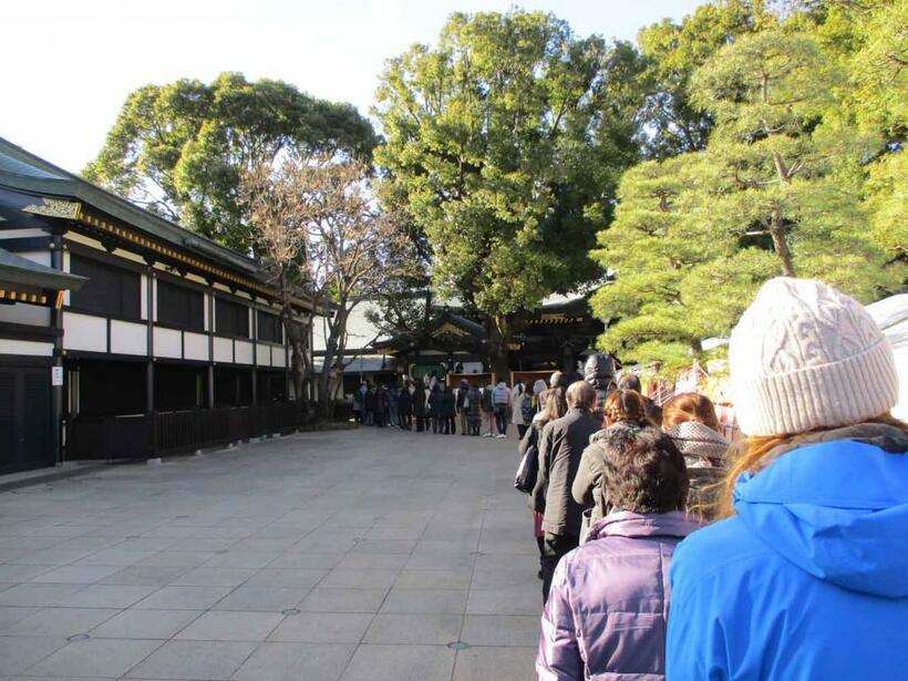 穴八幡宮で「一陽来復守」をいただくための列
