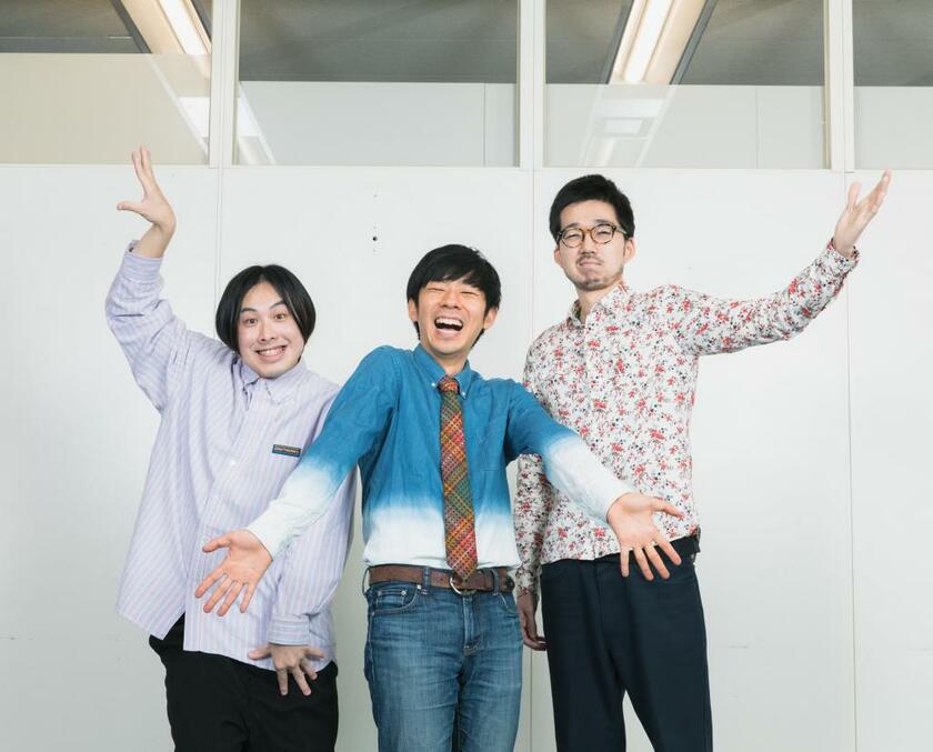 （写真左から）菅原好謙さん、森本晋太郎さん、櫻田佑さん。森本さんはYouTubeチャンネル「GOLDENTIME」の「パッション英会話」というコーナーで講師役を務める（写真／植田真紗美）