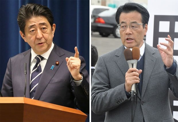 安倍首相（左）と岡田民進党代表