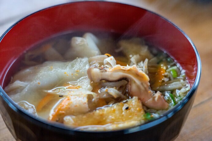 ひっつみ。小麦粉を練って鍋や汁物にいれた定番料理、あなたの地域ではなんという？