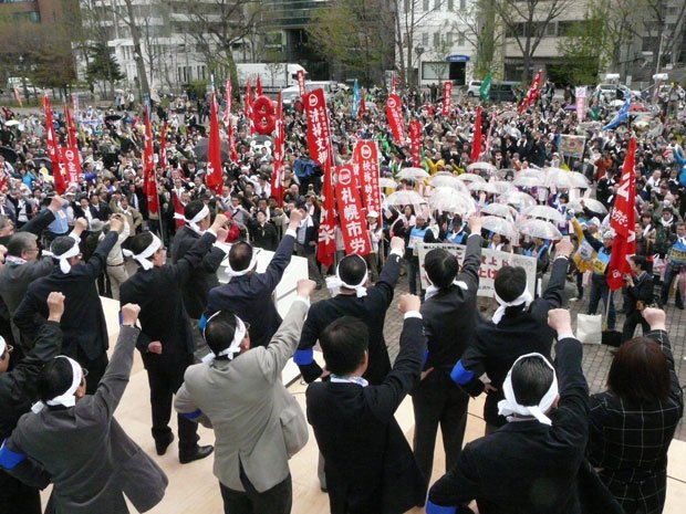 メーデーの集会では「残業代ゼロ」に反対する声が上がった　（c）朝日新聞社　＠＠写禁