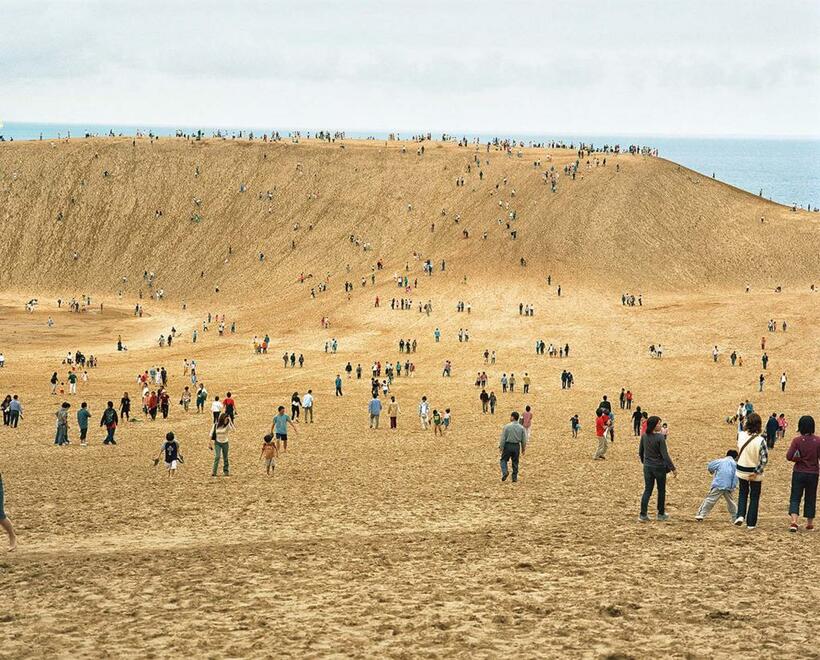 「鳥取砂丘、『新・砂を数える』」より 鳥取 2001年（撮影：土田ヒロミ）