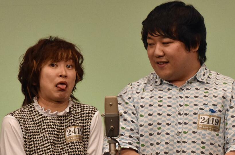 お笑いコンビのラランドのサーヤ（左）とニシダ(Ｃ)朝日新聞社