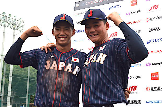 広陵・中村奨成（左）と早実・清宮幸太郎（ｃ）朝日新聞社