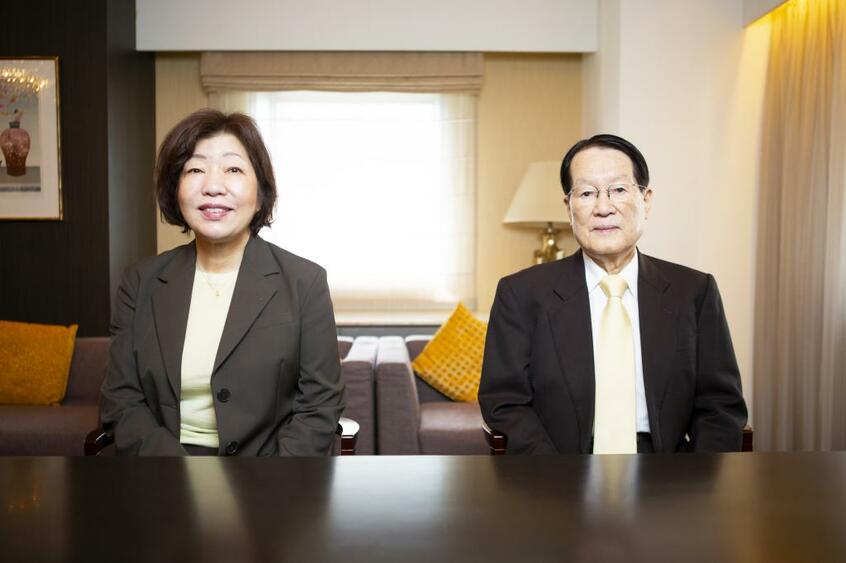 森本敏さん(右)と林真理子さん (撮影/写真部・高橋奈緒)
