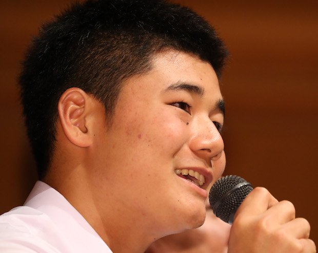 将来の主砲候補になる早稲田実・清宮幸太郎 (c)朝日新聞社