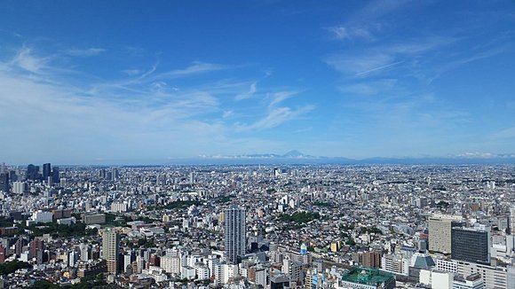 ２８日午前９時　東京都心から見た富士山