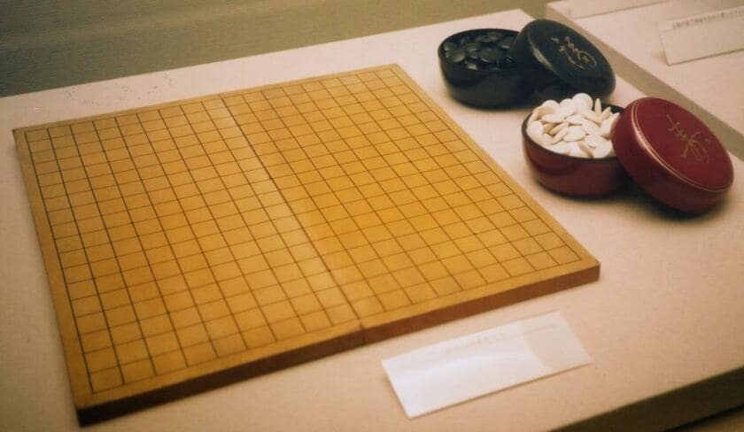 囲碁を趣味とし、作家になってからも碁会所に通っていた　朝日新聞社提供