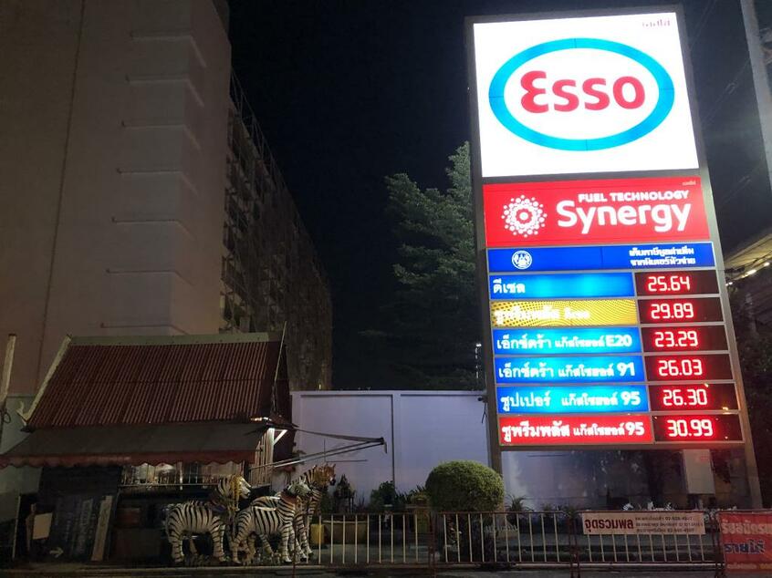 ガソリンスタンドに廟(びょう)があるとは、想像すらしていなかった