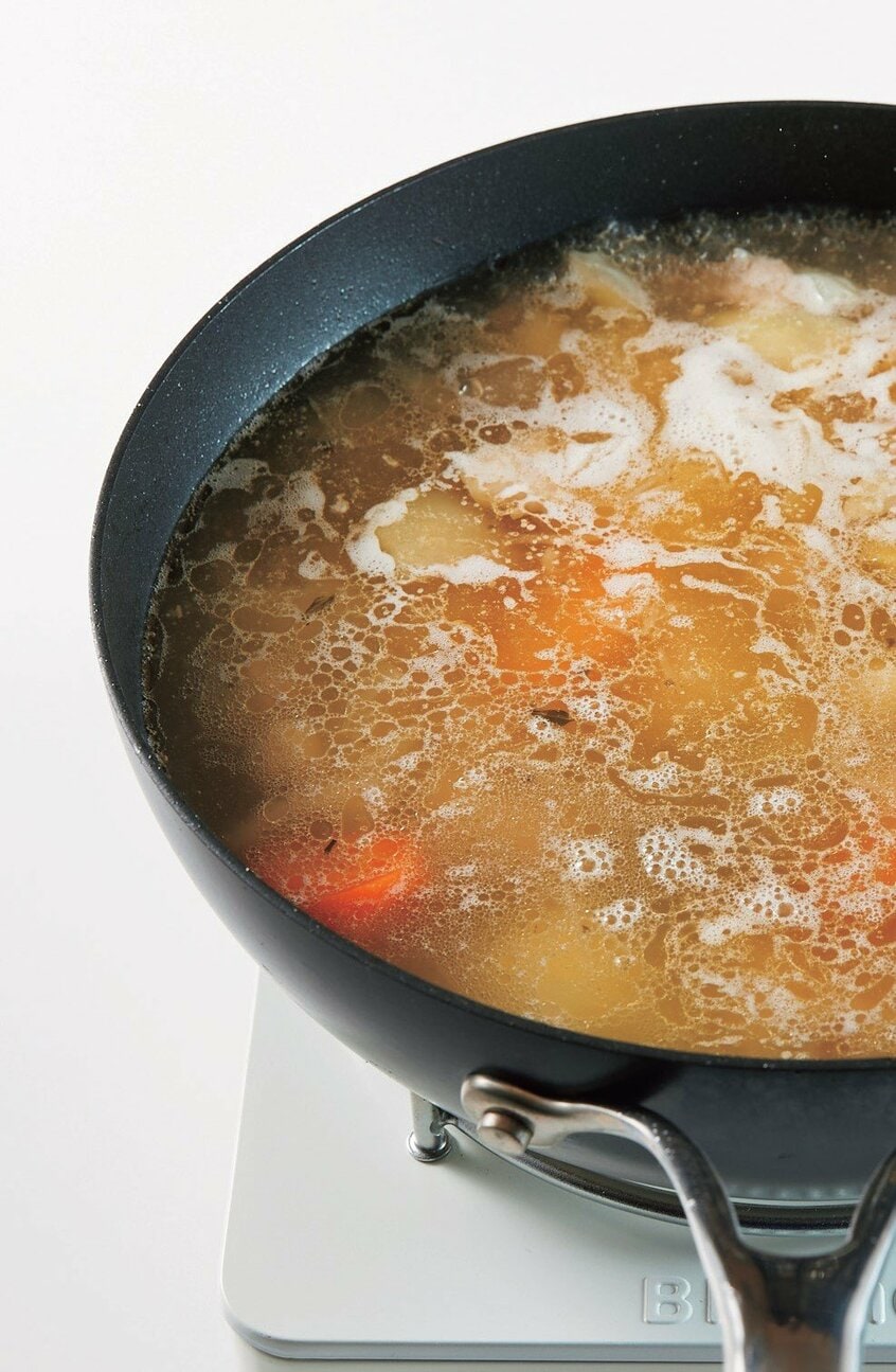 弱火にするときは、食材にじっくり火を通したいとき。ただ、煮込み料理の場合、弱すぎると火が通らず、うまみやアクも出ないので注意して