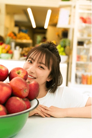 写真・図版(1枚目)| 話題沸騰の若手俳優・藤崎ゆみあのファースト写真集発売が決定!! ギリシャの絶景で魅せた、瑞々しさとあどけなさ、大人びた表情が満載!