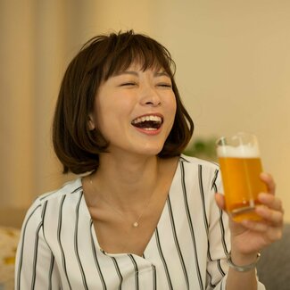 ノンアルコールビールを“ガブ飲み”してしまう意外な理由 酔えないのに気分がよくなる“成分”とは