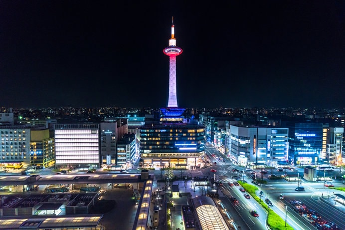 京都府のシンボル「京都タワー」