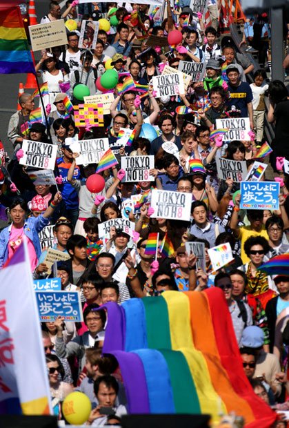 ２０１４年に代々木公園（東京都渋谷区）で行われた「東京レインボープライド」。差別をなくし、性の多様性をアピールするパレードだ。渋谷区の後援があり、長谷部区議らも参加。渋谷区長もメッセージを寄せた　（ｃ）朝日新聞社　＠＠写禁
<br />