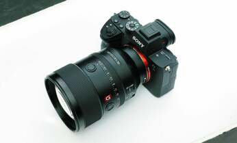 ソニー「FE135mm F1.8 GM」 期待を裏切らない単焦点望遠レンズ