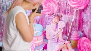 「原宿と出合い、人生が大きく動きだした」 α世代が求めるニューアイコン・しなこ