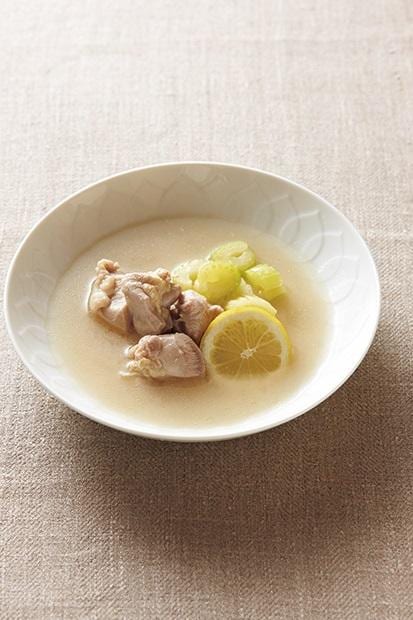 玉ねぎ醤ペーストにセロリやレモンの風味も加わって、少ない調味料でも満足のいく味に仕上がる