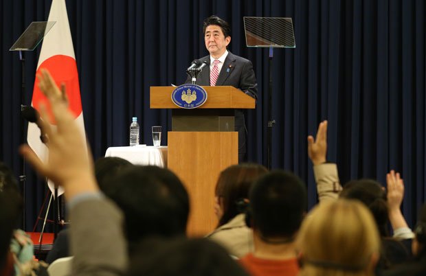 安倍晋三首相は記者会見で「解散のタイミングについては私はなんら決めていない」とポーカーフェースを装った/11月11日、北京（c）朝日新聞社　＠＠写禁