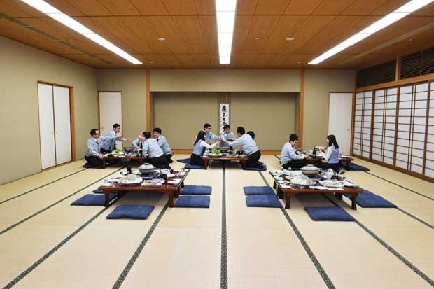 京都市内にある京セラの本社には１００畳の和室があり、夜な夜な社員たちがコンパを開いている（撮影／滝沢美穂子）